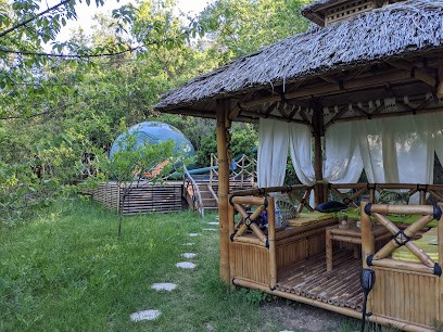 Le Domaine de l'Insolite, Chambre d'Hôtes à Méounes-lès-Montrieux