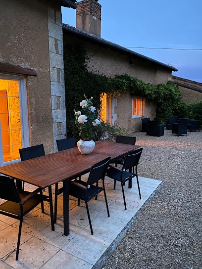 La Fermette Aux Canards, Location de Vacances à Savigny-Lévescault