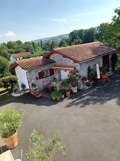 Gîte Oxarangoa, Location de Vacances à Saint-Esteben