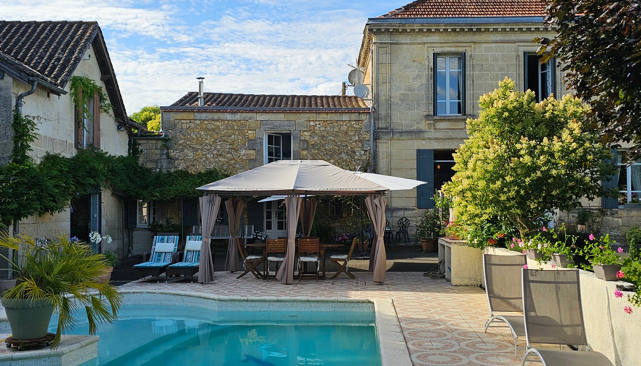 40 Le Bourg Chambre D'hôtes à Saint-Ciers-de-Canesse