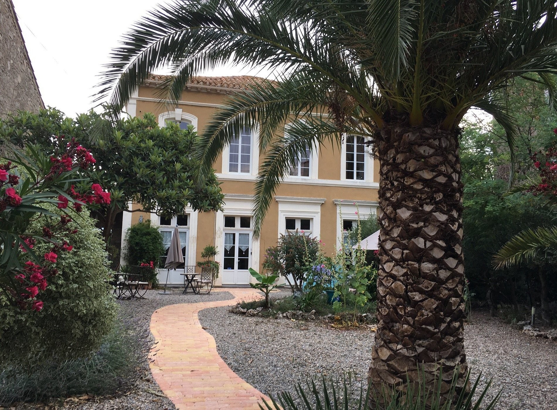 La Maison Des Palmiers, Chambre d'Hôtes à Homps