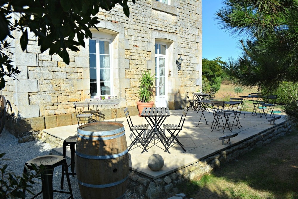 4 THE HORNS, Chambre d'Hôtes à Longèves