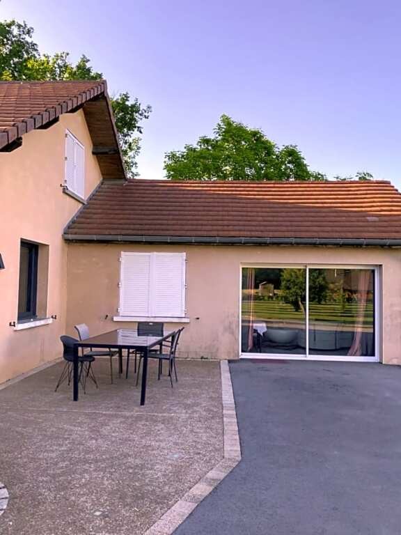 Agréable chambre d’hôte calme avec piscine, Chambre d'Hôtes à Souvans