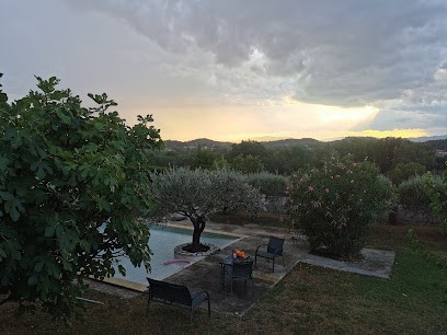 Le Miroir Aux Oliviers, Location de Vacances à Mons