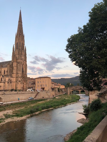 Chambres D'hotes . Meublées, Chambre d'Hôtes à Saint-Affrique