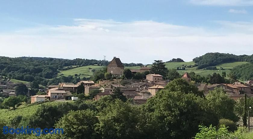 Chambres D'hôtes Vers La Croix - Bed And Breakfast, Chambre d'Hôtes à Leynes