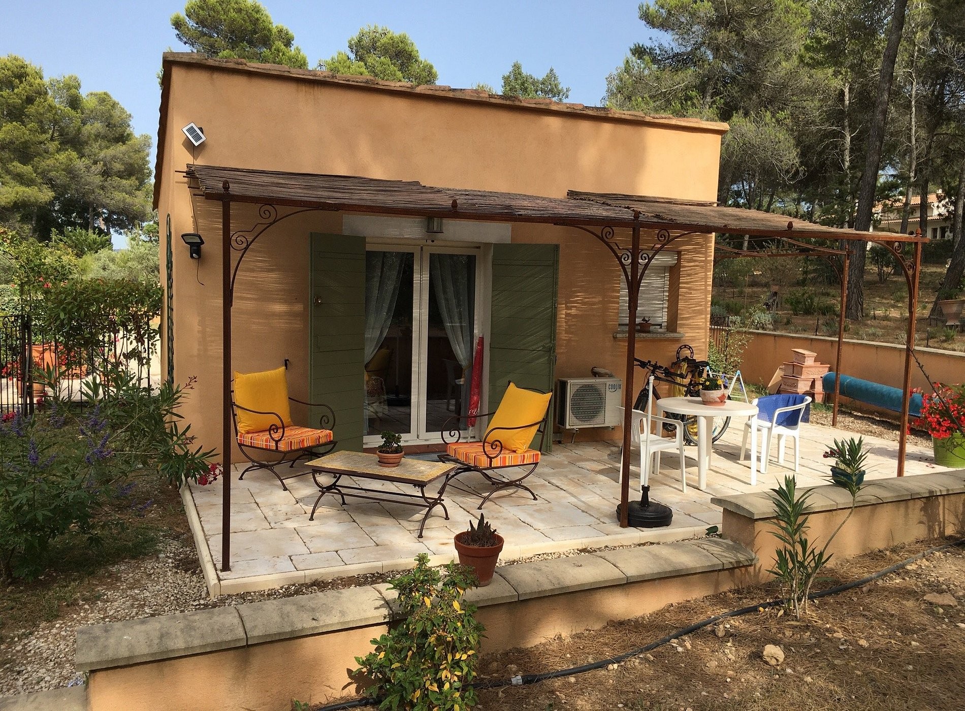 Plénitude En Provence, Chambre d'Hôtes à Peyrolles-en-Provence