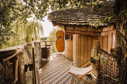 treehouses-Owl Cabin, Chambre d'Hôtes à Pommerieux