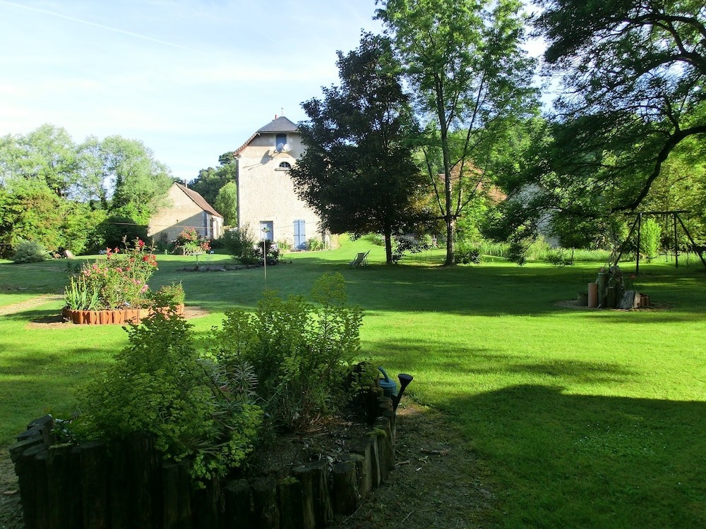 Chambres D'Hôtes Au Moulin De La Croix, Chambre d'Hôtes à Charnizay