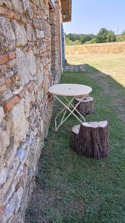 Lodge Royal Quercy, Chambre d'Hôtes à Monclar-de-Quercy