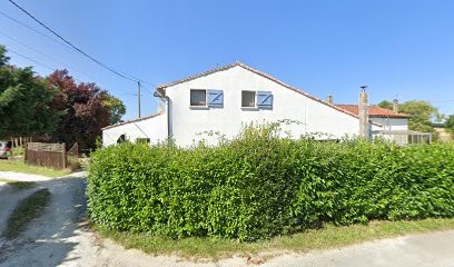 Gîte La Galerie, Location de Vacances à Loubillé