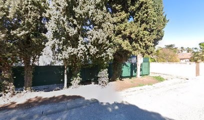 Charmant Studio Avec Terrasse à 50m De La Plage, Location de Vacances à La Londe-les-Maures