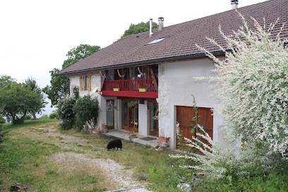 Chez Louve Bleue, Chambre d'Hôtes à Haut Valromey