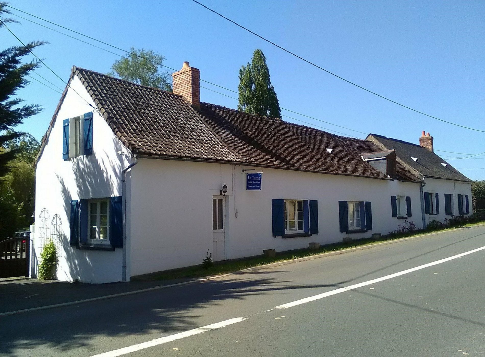 La Lune Lake B&B, Guest House, Holidays., Chambre d'Hôtes à Joué-en-Charnie