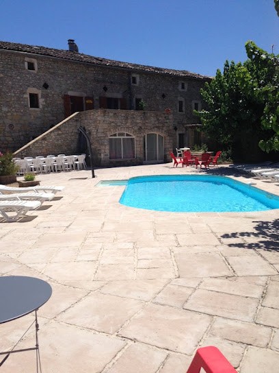 Location Ardèche Gites Les Cigales : Gîtes et studios, piscine partagée, idéal réunion de famille, Ardèche, Location de Vacances à Grospierres