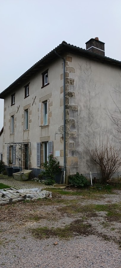 Les Cailloux Blancs, Chambre d'Hôtes à Verneuil-sur-Vienne