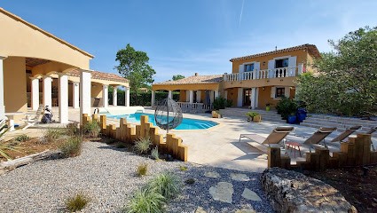 Le Mas Provençal - Patrik & Hilde, Chambre d'Hôtes à Régusse