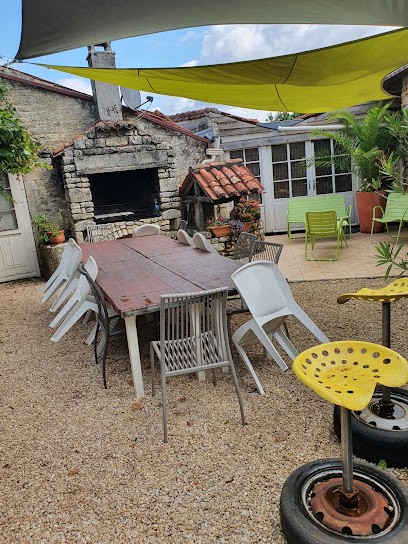 GÎTES BRONDELLE, Chambre d'Hôtes à Sainte-Gemme-la-Plaine