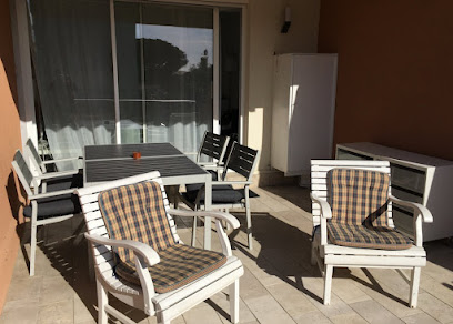 Le Soleilado : Appartement De Vacances Avec Terrasse, Parking, Proche Plage Et Saint-Tropez, À Cavalaire, Var, Côte D'azur, Location De Vacances à Cavalaire-sur-Mer