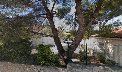 Petite Maisonnette à 200 M De La Mer, Location de Vacances à Sausset-les-Pins