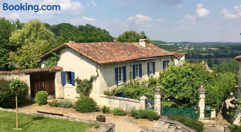Grange Bleuet, Chambre d'Hôtes à Aubeterre-sur-Dronne
