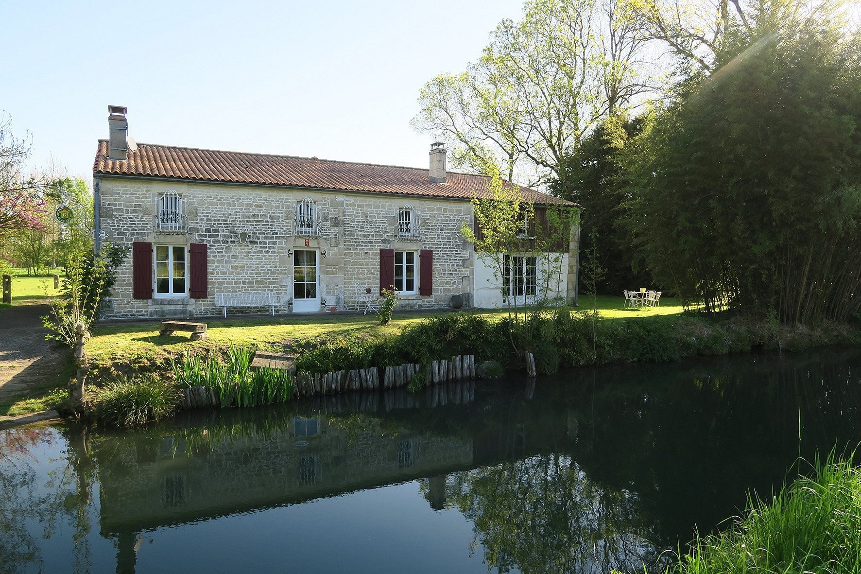 The Laugh Bed & Breakfast, Chambre d'Hôtes à Coulon