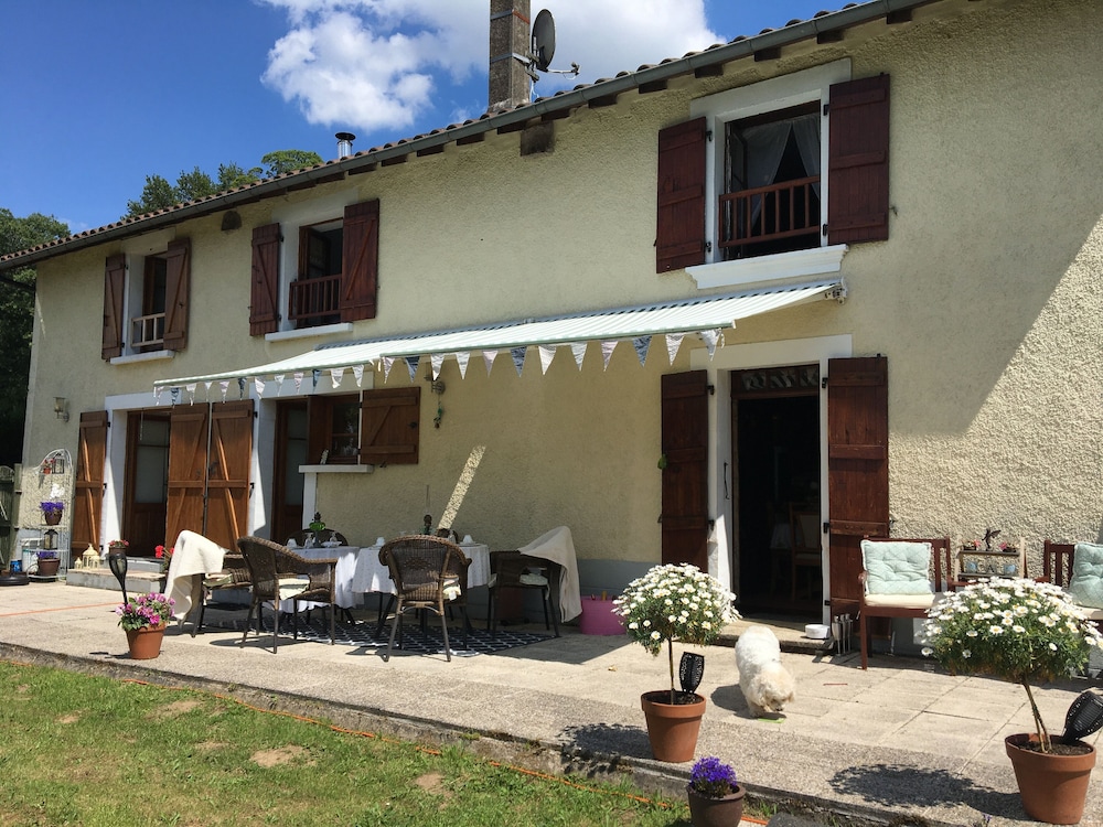 2 Rue Des Sources Fraiches, Chambre D'hôtes à Cussac