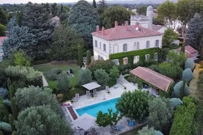 Château De Maillane, Location de Vacances à Maillane