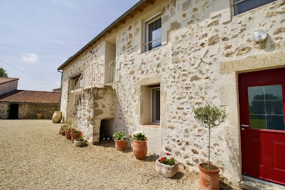 Chambres D'Hôtes Ô Trois Oliviers, Chambre d'Hôtes à Louin