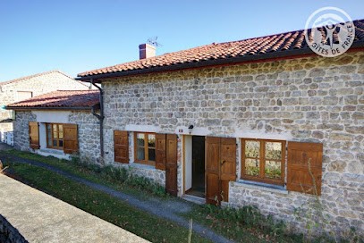 Gîte Des Garoles, Location de Vacances à Essertines-en-Châtelneuf
