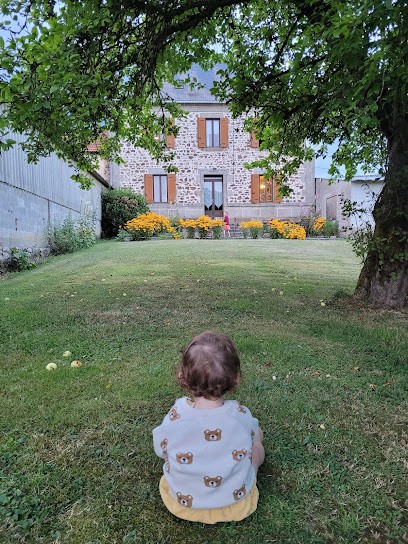 Chez Nathalie Et Jean Claude, Chambre d'Hôtes à Saint-Marc-à-Frongier
