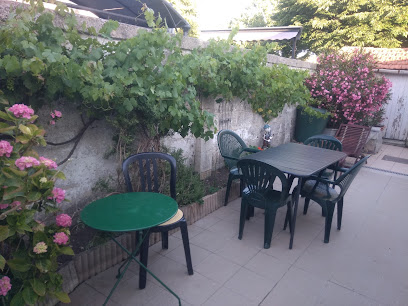 Location Maison Plain-Pied Proche Cure : T2 Les Hortensias, Location De Vacances à Rochefort