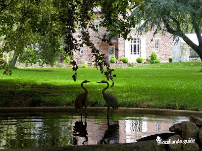La Maison Rouge, Chambres D'hôtes En Brocéliande, à Proximité De Rennes., Chambre d'Hôtes à Montauban-de-Bretagne