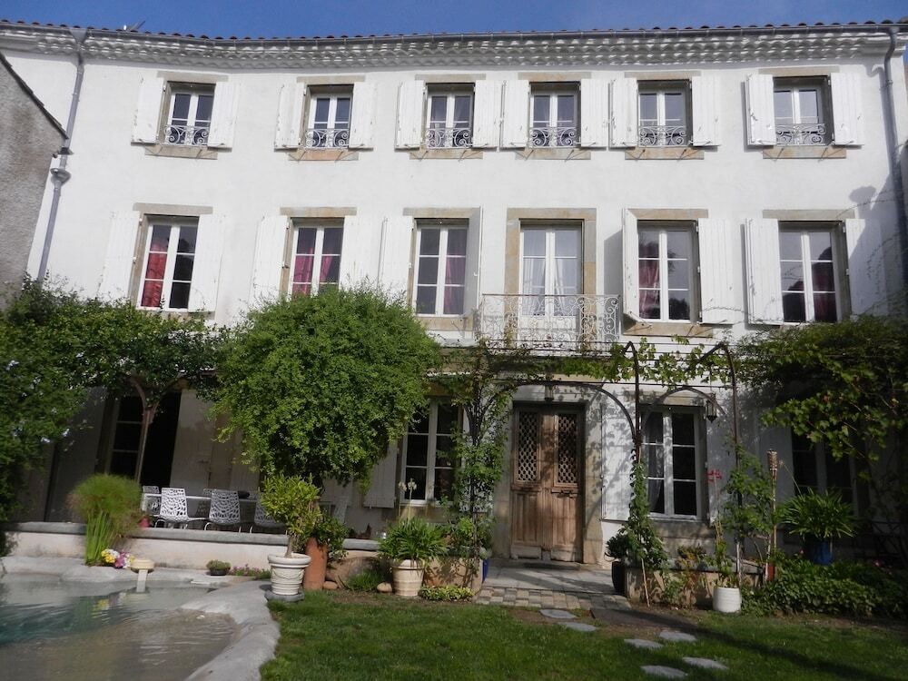 Le Patio Des Senteurs, Maison d'Hôtes à Verzeille