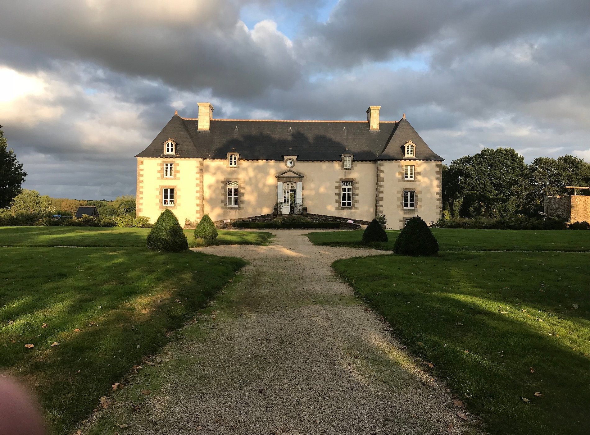 Manoir De Belle-Noë, Chambre d'Hôtes à Dol-de-Bretagne