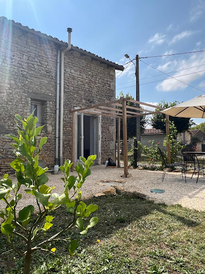 Le Petit Vignoble Gites Et Glamping, Location De Vacances à Savigné
