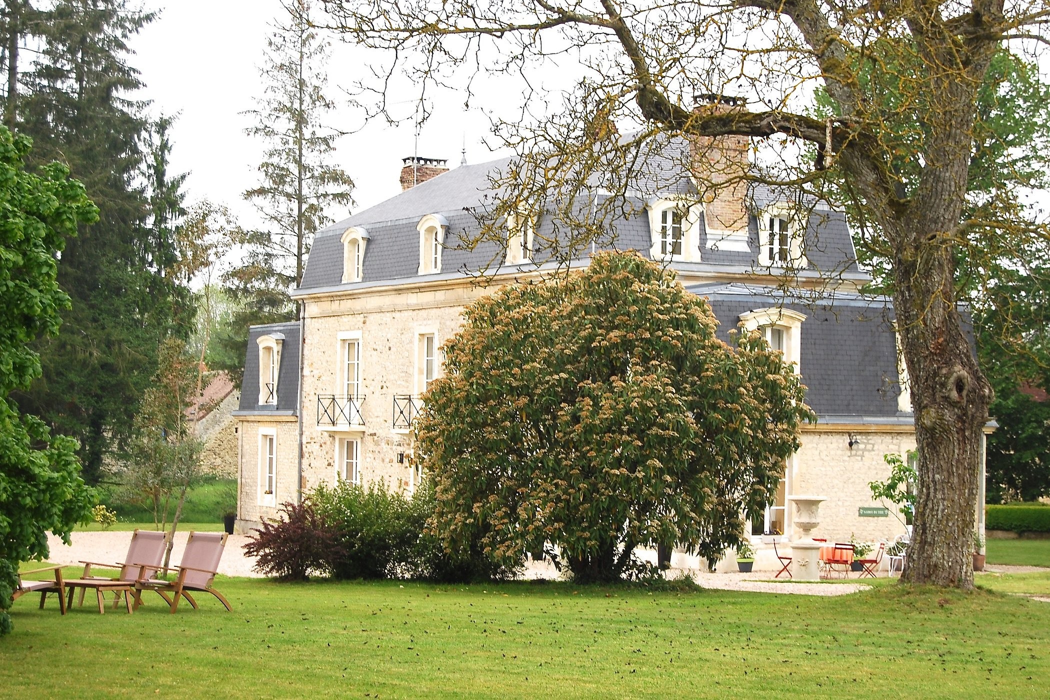 Le Manoir du Ribardon, Chambre d'Hôtes à Neuvy-au-Houlme