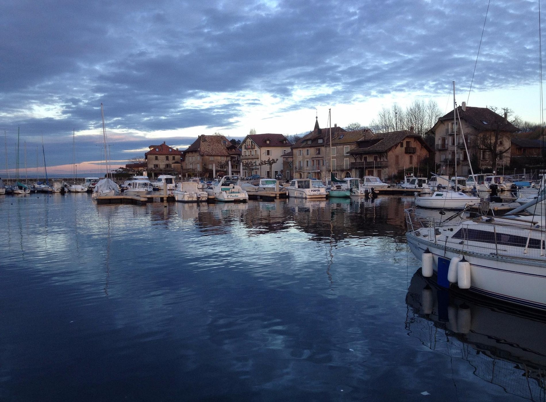 Maison Rouge Cacahuète, Chambre d'Hôtes à Nernier