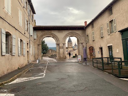 Aux Portes D'Honneur, Chambre d'Hôtes à Cluny