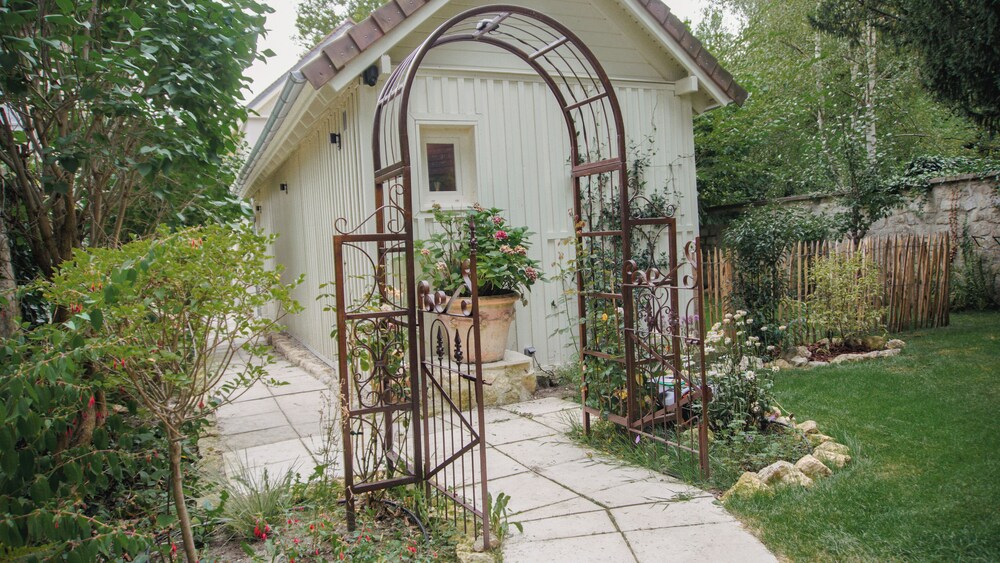 Nouveau - En Plein Centre De L'isle Adam, Maison D'hôtes à l' Isle-Adam