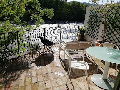 Gîte « Au Bord De L’eau », Location de Vacances à Ucel