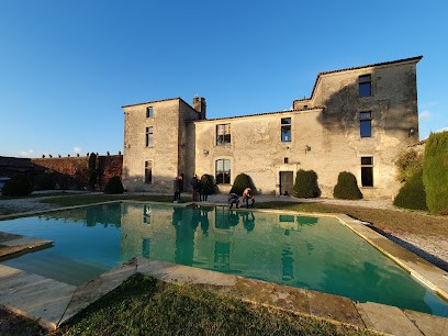 Château de Haute-Sage, Location de Vacances à Haux