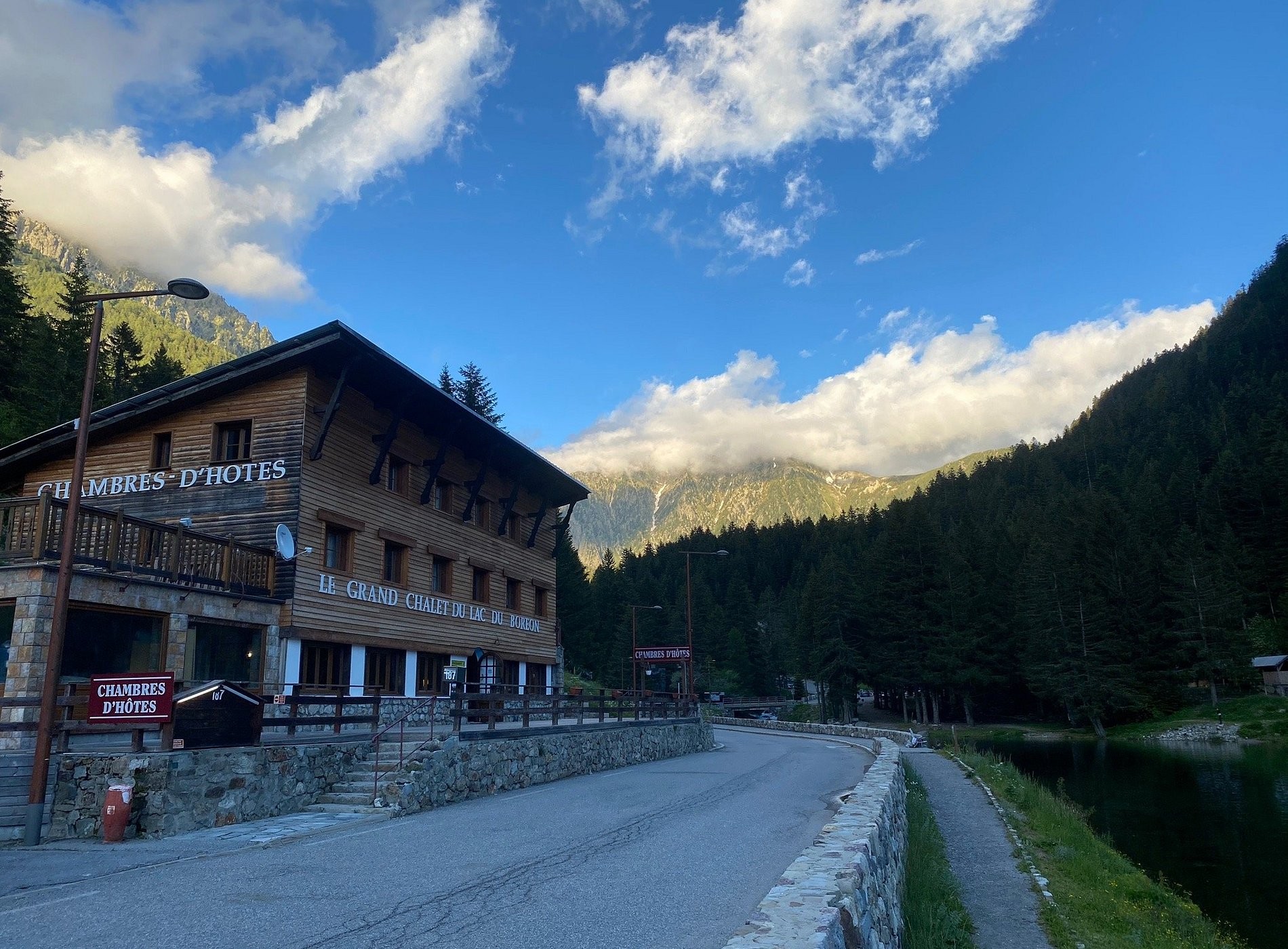 GRAND CHALET DU LAC DU BOREON, Chambre d'Hôtes à Saint-Martin-Vésubie