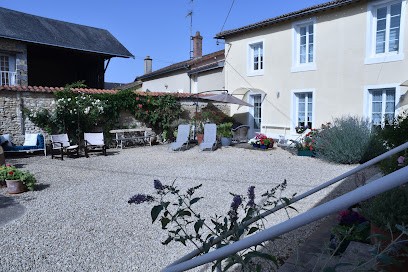 Chambres d hôtes La Little Ecole Arçay, Chambre d'Hôtes à Arçay