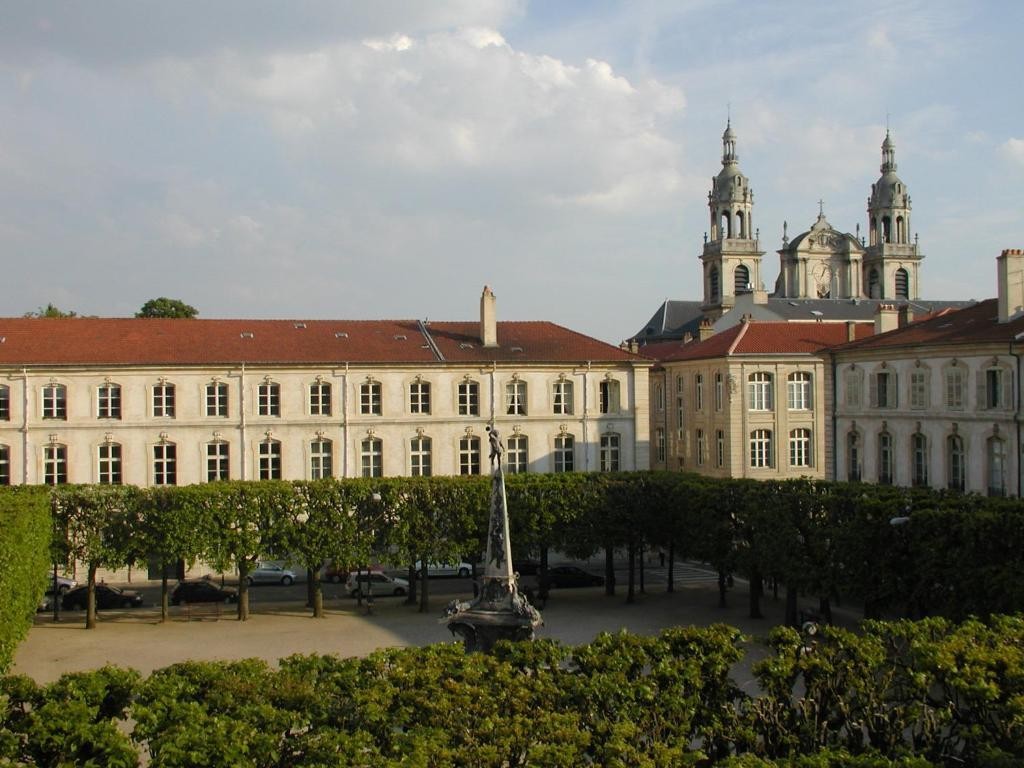 Appartement 11 place d'Alliance, Chambre d'Hôtes à Nancy