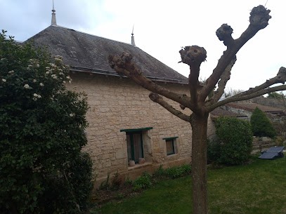 The Ford Tower, Chambre d'Hôtes à Mirebeau