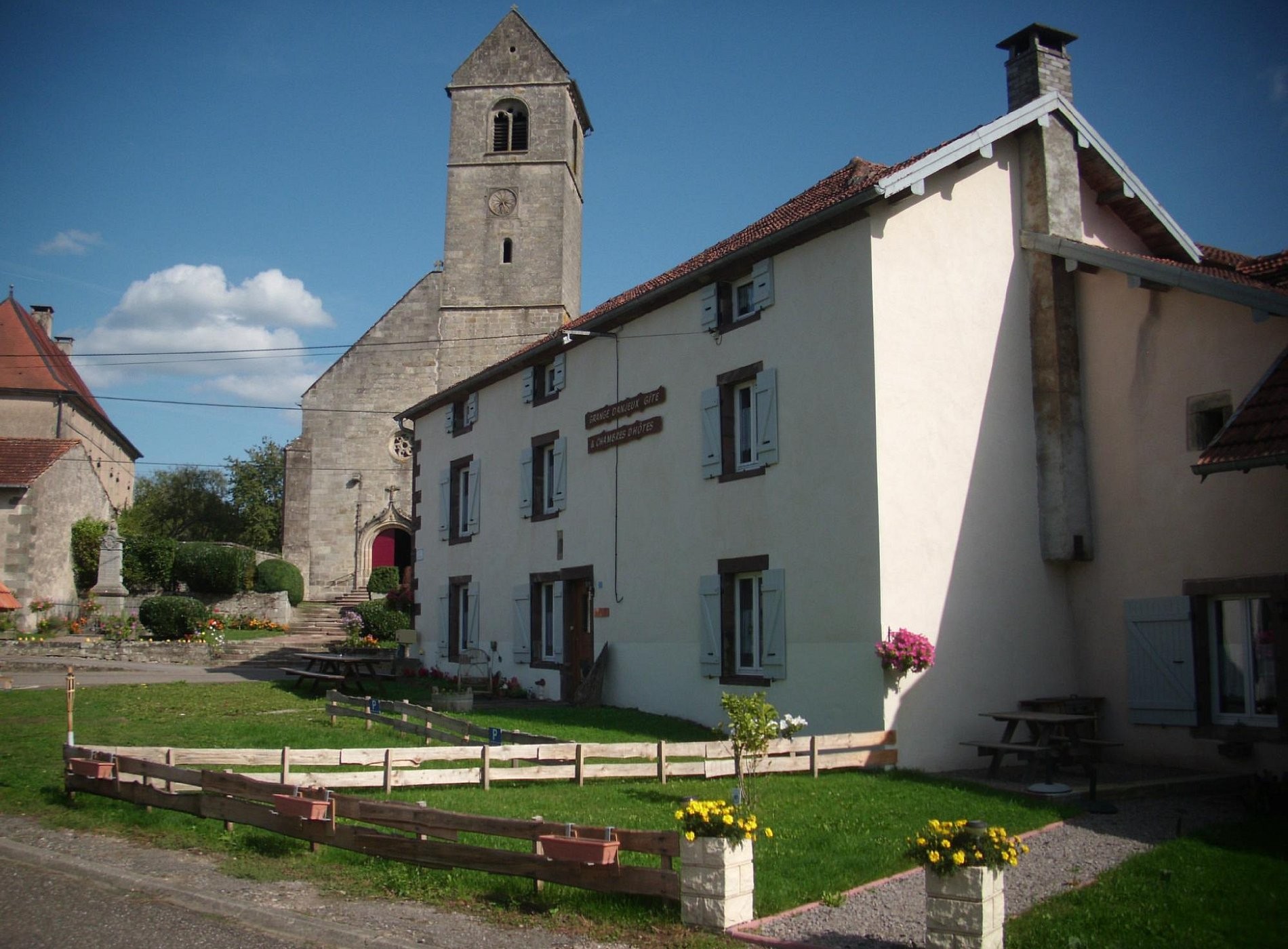 Grange d'Anjeux Bed & Breakfast, Chambre d'Hôtes à Anjeux