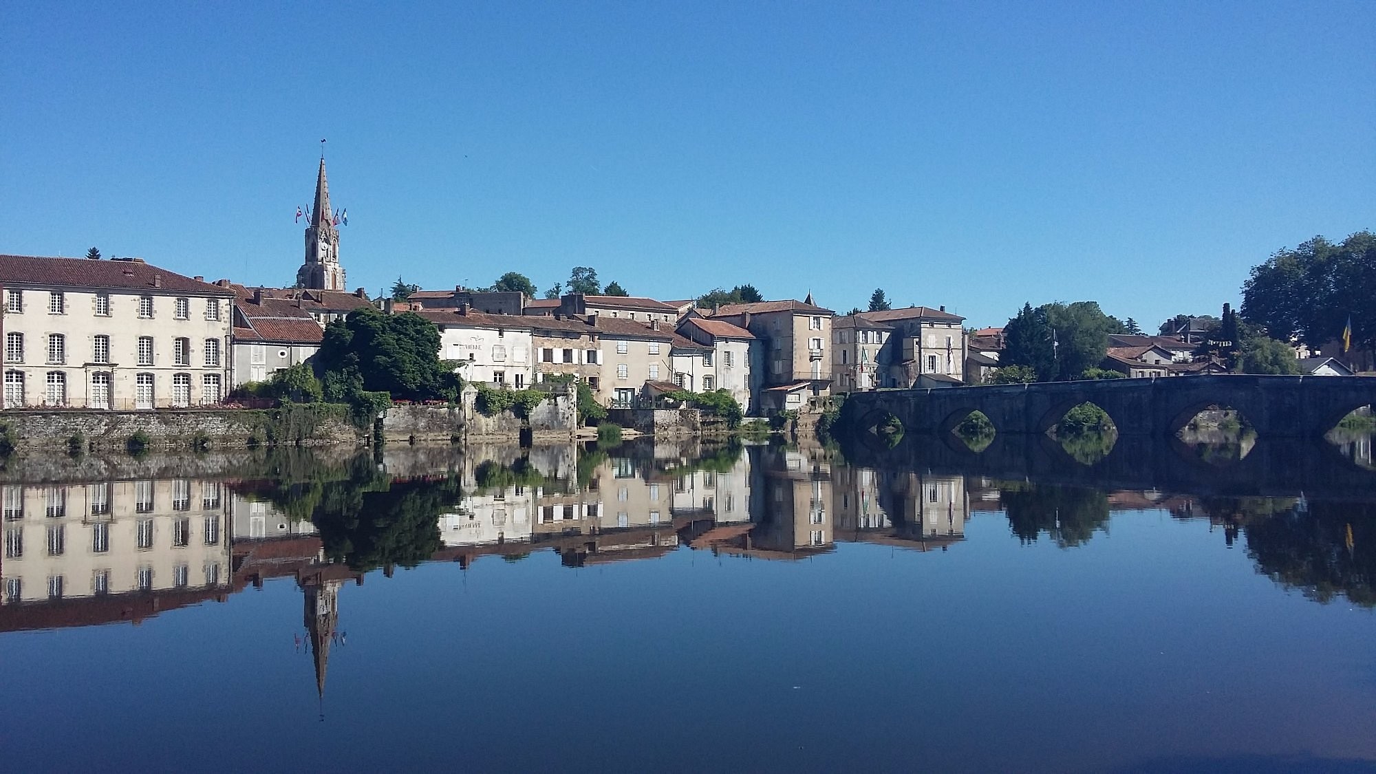Maison du Magnolia, Chambre d'Hôtes à Confolens