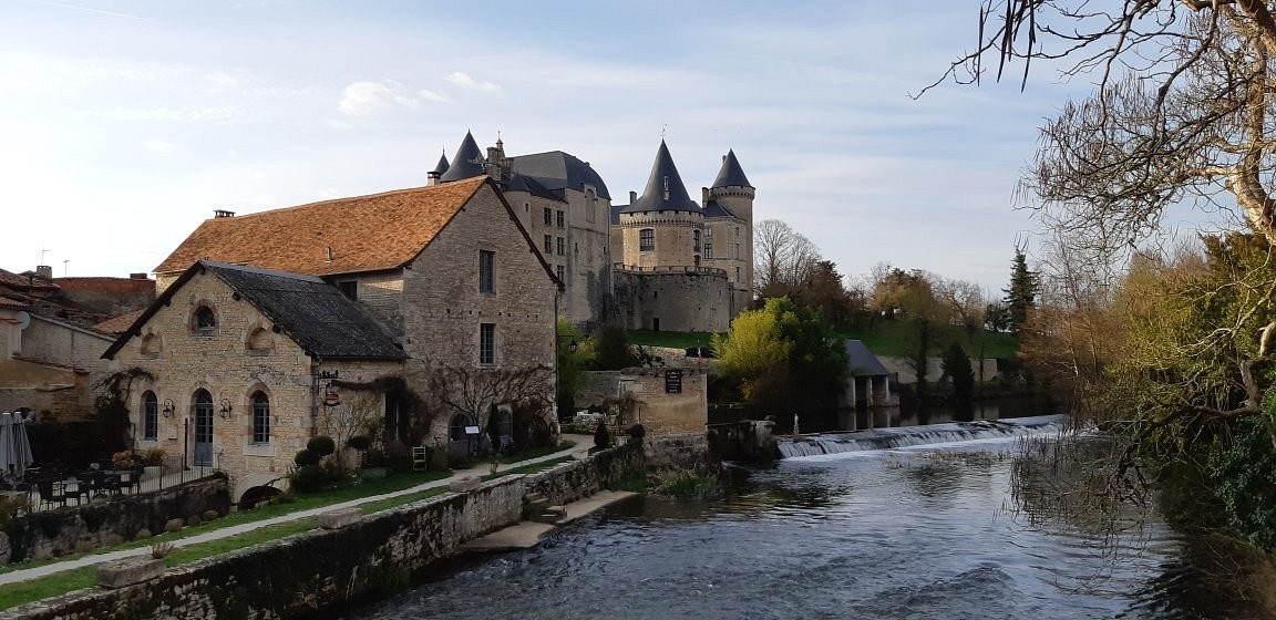 Les Halles Chambres d’Hôtes, Chambre d'Hôtes à Verteuil-sur-Charente