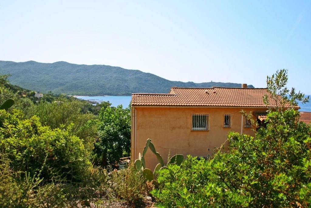 Villa Monte Bianco, Chambre d'Hôtes à Coti-Chiavari